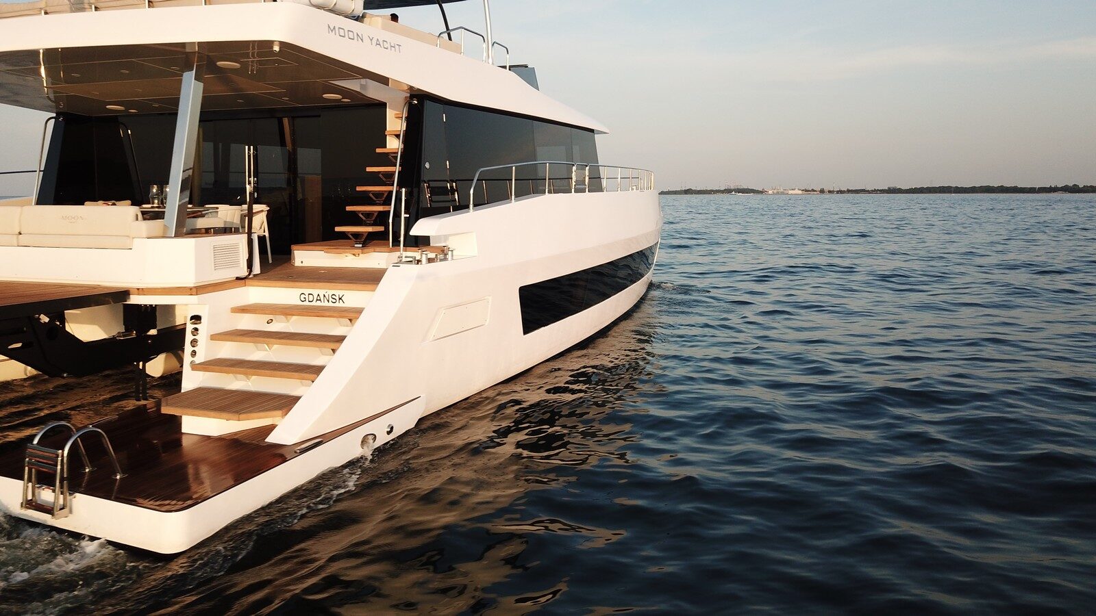 MOON 60 Power profile underway